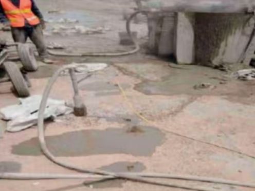 淮滨水泥混凝土路面板底注浆技术 路面脱空注浆整治方案